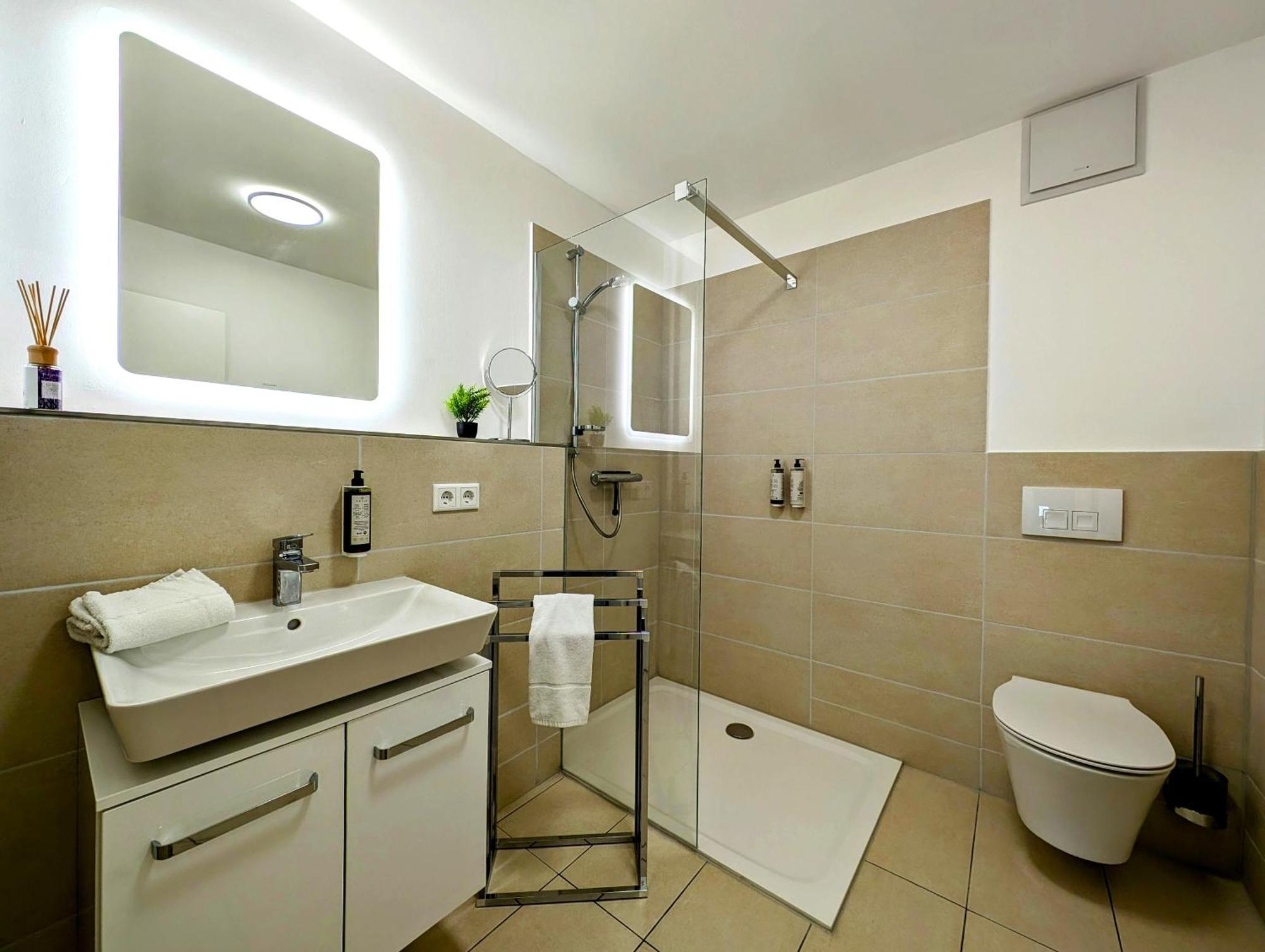 Bohnapartments - Nordkap-Suiten - Gratis Parkplatz - Moderner Neubau - Erdgeschoss - Fussbodenheizung 埃尔福特 外观 照片